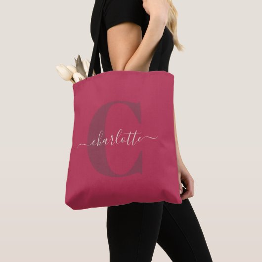 Aangepast stijlvol monogrammed naam Magenta Red Tote Bag (Dichtbij)