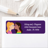 Aangepast terugzendadres voor Lesbian Couple Kiss  Etiket (Insitu)