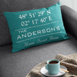 Aangepast thuisadres voor Latitude-reeks - Naam Accent Kussen<br><div class="desc">Latitude Longitude Home Decor. Een unieke manier om de locatie van je huis te laten zien. Pas het met om het even welke achtergrondkleur aan. Perfect geschenk voor de opwarming van de aarde. Als je de lengte en breedtegraad van je huis wilt vinden, kopieer en plak je deze link naar...</div>