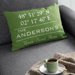 Aangepast thuisadres voor Latitude-reeks - Naam Accent Kussen<br><div class="desc">Latitude Longitude Home Decor. Een unieke manier om de locatie van je huis te laten zien. Pas het met om het even welke achtergrondkleur aan. Perfect geschenk voor de opwarming van de aarde. Als je de lengte en breedtegraad van je huis wilt vinden, kopieer en plak je deze link naar...</div>