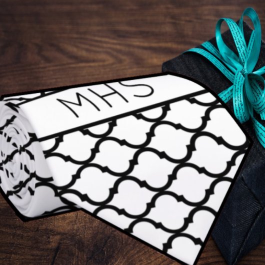 Aangepast vierlobbig geometrisch monogram wit zwar stropdas