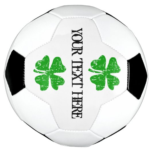 Aangepast voetbal met groene boksklaver (Gedraaid)