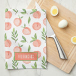 Aangepast waterverf Peach Patroon Theedoek<br><div class="desc">Deze keukenhanddoek heeft een elegante waterverf perzik en een grijs patroon gepersonaliseerd met jouw naam. Je kunt dit ontwerp ook op andere producten zetten!</div>