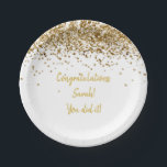 Aangepast wit en goud afstudeerfeest glitters papieren bordje<br><div class="desc">aangepaste afstudeerfeest papieren bord, witte en gouden ronde glans, sprankelende glitter viering 2024, gepersonaliseerde afstudeerklas van 2025, afgestudeerde phd middelbare school uni, bachelor verpleegkunde universiteit graad 2026, universiteit master mba rechten doctor, verpleegkundige practitioner leraar cpa md, doctorate gunst ingenieur jd mpa, medisch zesde klas physician assistent</div>