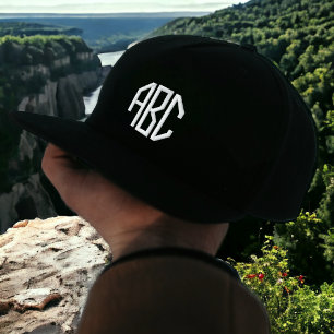 Aangepast wit geborduurd Pet monogram op zwart Pet