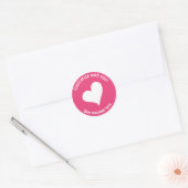 Aangepast wit hart op roze ronde sticker (Envelop)