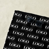 Aangepast wit Logo voor bedrijven op zwart patroon Strandlaken (In situ)