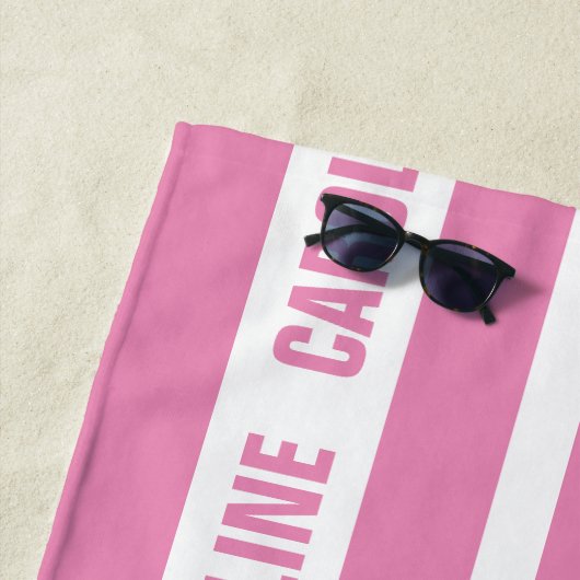 Aangepast wit, warm Snoep roze striptiepatroon Strandlaken (In situ)