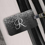 Aangepast zilveren glitter-zwart monogram bagagelabel<br><div class="desc">Pas dit trendy elegante bagagelabel eenvoudig aan met  zilveren mousserende glitter op een zwarte geborstelde metalen achtergrond.</div>