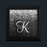 Aangepast zilveren glitter-zwart monogram cadeaudoosje<br><div class="desc">Pas dit trendy elegante cadeaudoosontwerp eenvoudig aan met  zilveren mousserende glitter op een zwarte geborstelde metalen achtergrond.</div>