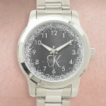 Aangepast zilveren glitter-zwart monogram horloge<br><div class="desc">Pas dit trendy elegante horlogeontwerp met  zilveren mousserende glitter op een zwarte geborstelde metalen achtergrond eenvoudig aan.</div>