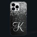 Aangepast zilveren glitter-zwart monogram iPhone 14 pro max hoesje<br><div class="desc">Pas dit trendy elegante telefoondoosontwerp eenvoudig aan met  zilveren mousserende glitter op een zwarte geborstelde metalen achtergrond.</div>