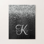 Aangepast zilveren glitter-zwart monogram legpuzzel<br><div class="desc">Pas dit trendy elegante puzzelontwerp met  zilveren mousserende glitter op een zwarte geborstelde metalen achtergrond eenvoudig aan.</div>