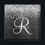 Aangepast zilveren glitter-zwart monogram magneet<br><div class="desc">Pas dit trendy elegante magneetontwerp eenvoudig aan met  zilveren mousserende glitter op een zwarte geborstelde metalen achtergrond.</div>