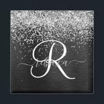 Aangepast zilveren glitter-zwart monogram magneet<br><div class="desc">Pas dit trendy elegante magneetontwerp eenvoudig aan met  zilveren mousserende glitter op een zwarte geborstelde metalen achtergrond.</div>