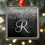 Aangepast zilveren glitter-zwart monogram metalen ornament<br><div class="desc">Pas dit trendy elegante metalen sierontwerp met  zilveren mousserende glitter op een zwarte geborstelde metalen achtergrond eenvoudig aan.</div>