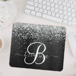 Aangepast zilveren glitter-zwart monogram muismat<br><div class="desc">Pas dit trendy elegante muismatje eenvoudig aan met  zilveren mousserend glitter op een zwarte geborstelde metalen achtergrond.</div>