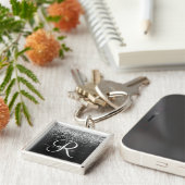 Aangepast zilveren glitter-zwart monogram sleutelhanger (Zijkant)