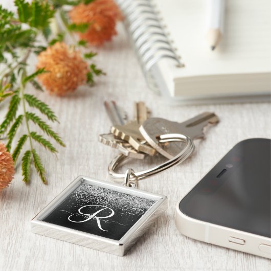 Aangepast zilveren glitter-zwart monogram sleutelhanger (Zijkant)