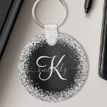 Aangepast zilveren glitter-zwart monogram sleutelhanger<br><div class="desc">Pas dit trendy elegante vormgeving van de sleutelhanger eenvoudig aan met  zilveren mousserende glitter op een zwarte geborstelde metalen achtergrond.</div>