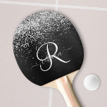 Aangepast zilveren glitter-zwart monogram tafeltennisbatje<br><div class="desc">Pas dit trendy elegant pingpongpedelontwerp met  zilveren mousserende glitter op een zwarte geborstelde metalen achtergrond eenvoudig aan.</div>