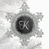 Aangepast zilveren glitter-zwart monogram tin sneeuwvlok ornament