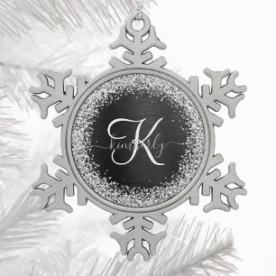 Aangepast zilveren glitter-zwart monogram tin sneeuwvlok ornament