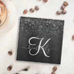 Aangepast zwart glitter Sparkle Monogram Glazen Onderzetter<br><div class="desc">Pas dit trendy elegante glazen onderzetter eenvoudig aan met  zwarte mousserende glitter op een zwarte geborstelde metalen achtergrond.</div>