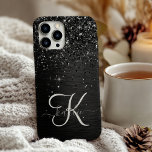 Aangepast zwart glitter Sparkle Monogram iPhone 12 Pro Max Hoesje<br><div class="desc">Pas dit trendy elegante telefoondoosontwerp eenvoudig aan met  zwarte mousserende glitter op een zwarte geborstelde metalen achtergrond.</div>