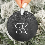 Aangepast zwart glitter Sparkle Monogram Ornament<br><div class="desc">Pas dit trendy elegante ornament eenvoudig aan met  zwarte mousserende glitter op een zwarte geborstelde metalen achtergrond.</div>