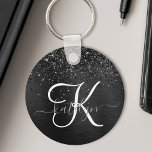 Aangepast zwart glitter Sparkle Monogram Sleutelhanger<br><div class="desc">Pas dit trendy elegante ontwerp van de sleutelhanger eenvoudig aan met  zwarte mousserende glitter op een zwarte geborstelde metalen achtergrond.</div>