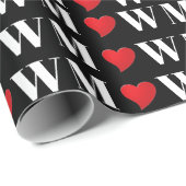 Aangepast zwart rood hart, moderne initialen cadeaupapier (Rol Hoek)