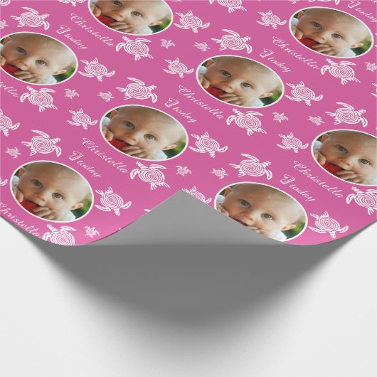 Aangepaste 1e verjaardag zee schildpad roze baby cadeaupapier (Hoek)