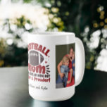 Aangepaste 2 Foto Football Moeder Mok<br><div class="desc">Score een touchdown in stijl met onze aangepaste foto football moeder mok! Vier uw toewijding aan het spel en uw speler met dit gepersonaliseerde meesterwerk. Met ruimte voor twee gekoesterde foto's is het de perfecte mix van teamgeest en persoonlijke touch. Of je nu aan de zijlijn staat te juichen of...</div>