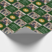 Aangepaste 2 foto Monogram Green Gold Holiday Cadeaupapier (Hoek)
