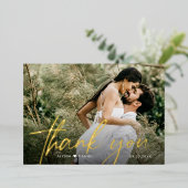 Aangepaste 2 Trouwfoto's Bedankt Script Gold Folie Uitnodiging (Staand Voorkant)