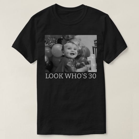 Aangepaste 30e verjaardag Look Whos 30 Grappig pla T-shirt (Design voorkant)