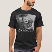 Aangepaste 30e verjaardag Look Whos 30 Grappig pla T-shirt (Voorkant)