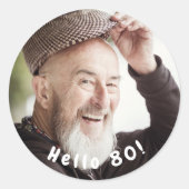 Aangepaste 80e verjaardag foto hallo 80 jongens ma ronde sticker (Voorkant)