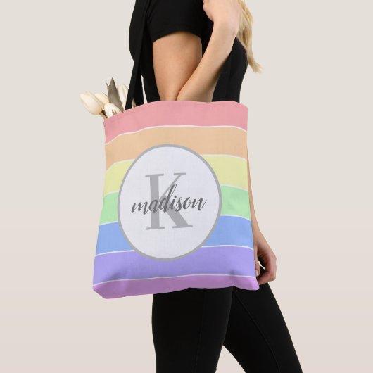 Aangepaste aangepaste monogram regenboogstrepen tote bag (Dichtbij)