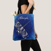 Aangepaste Abstracte libel op blauw Tote Bag (Dichtbij)
