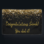 Aangepaste afstudeerfeest fotohokje zwart & goud spandoek<br><div class="desc">persoonlijk afstudeerfeest fotohokje,  afstudeerfeest foto prop fotohokje,  universiteit 2026 master phd,  middelbare school kleuterschool uni bachelor,  verpleegkunde viering van afstudeer diploma,  aangepaste banner voor fotohokje,  jubileumbanner zwart en goud,  glinsterende banner voor verjaardagsfeest,  twinkelende glitterbanner voor afstuderen,  feest fotohokje banner glinsterend 2025</div>
