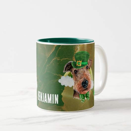 Aangepaste Airedale Terrier Gold St. Patricks Day Tweekleurige Koffiemok (Voorkant rechts)