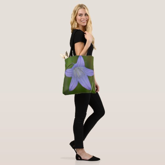 Aangepaste All-over-print Canvas tas  blauwe bloem (Op model)