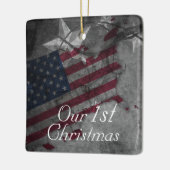 Aangepaste Amerikaanse vlag Onze eerste Kerstmis Keramisch Ornament (Links)