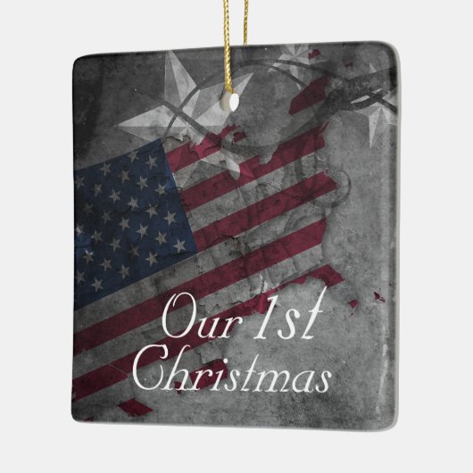 Aangepaste Amerikaanse vlag Onze eerste Kerstmis Keramisch Ornament (Links)