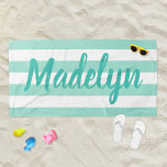 Aangepaste Aqua Blue Striped Script Name Strandlaken<br><div class="desc">Het gepersonaliseerde ontwerp van de handdoek van het strand kenmerkt douanetekst in modern turquoise / blauwgroen blauw manuscript dat met een eerste of familienaam tegen een patroon van witte strepen op een lichte aqua groene blauwe achtergrond kan worden gepersonaliseerd. De kleuren en de doopvontstijl kunnen volledig worden aangepast.</div>