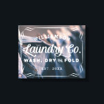 Aangepaste Aqua Laundry Wash Dry Fold Sign Canvas Afdruk<br><div class="desc">Hang dit gepersonaliseerde foto canvas bord in uw wasruimte en breng een beetje van die rustieke boerderij sfeer in uw interieur. Gebruik de aanpassingsopties om een echte creëer voor jezelf te maken door de lettertypen en het afbeelding op de achtergrond te wijzigen. Foto door Bruno Nascimento op Unsplash</div>