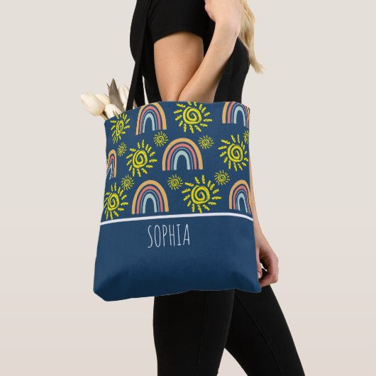 Aangepaste Aquarel Whimsical Boho Regenboog en Zon Tote Bag (Dichtbij)