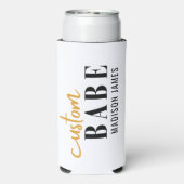 Aangepaste Babe Grappige Spreuk Gepersonaliseerde  Seltzer Blikjeskoeler (Seltzer Achterkant)